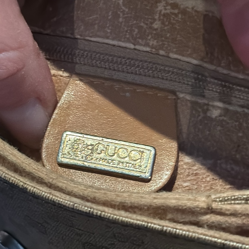 Gorgeous Vintage Gucci-Micro GG Exterior - Picture 6 of 16
